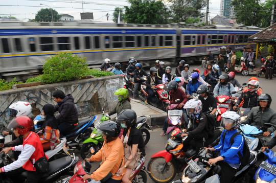 Keruwetan putaran arah di Pramuka bikin macet lalin hingga 5 km