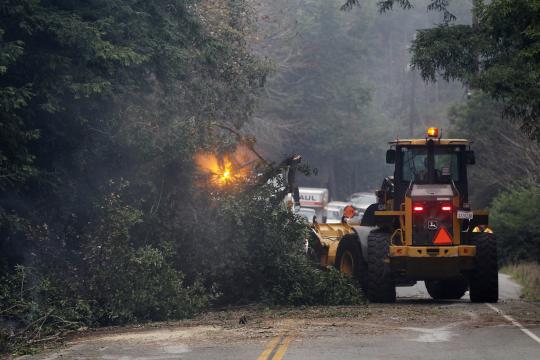 Kebakaran kembali melahap lahan hutan California