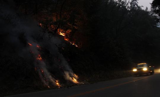 Kebakaran kembali melahap lahan hutan California