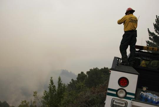 Kebakaran kembali melahap lahan hutan California