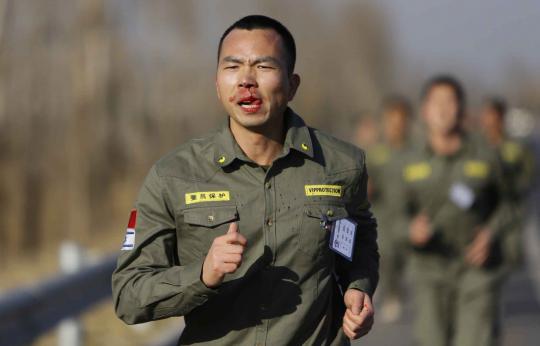 Kerasnya latihan para calon bodyguard di China