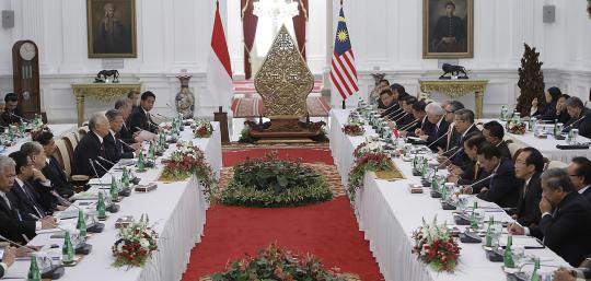 Naik mobil golf, PM Najib abadikan momen kebersamaan dengan SBY