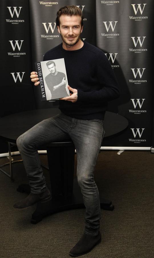 David Beckham perkenalkan buku autobiografi terbarunya di London