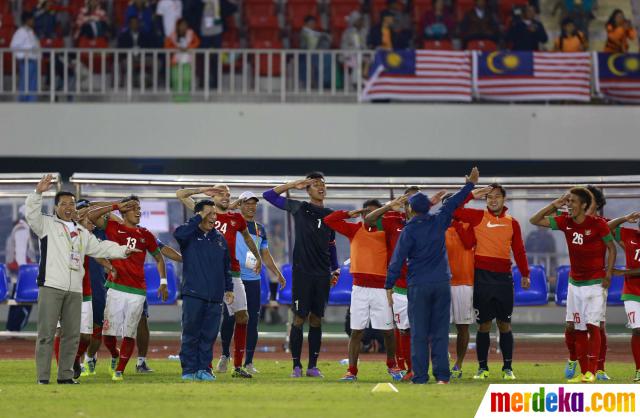 Foto : Aksi saling sikut Indonesia-Malaysia di semifinal 