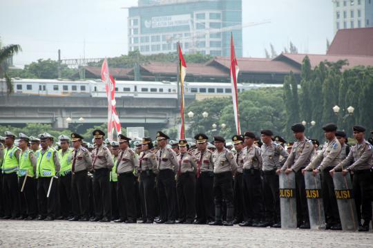 Kapolri naik Jeep pimpin apel operasi 