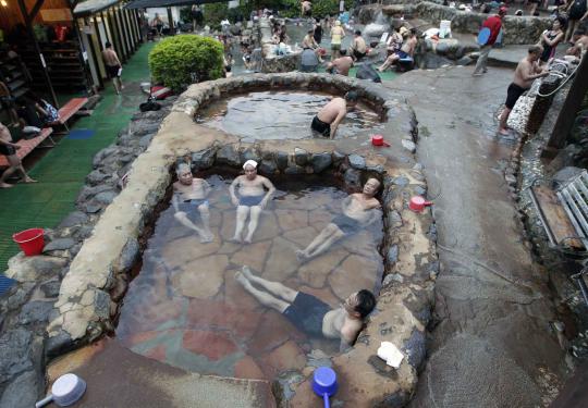 Menikmati hangatnya air belerang di Beitou Hot Spring, Taiwan