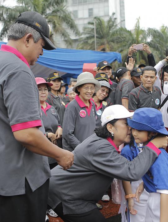 Gelar FUN Bike dan Fun Walk, SBY bagi-bagi hadiah