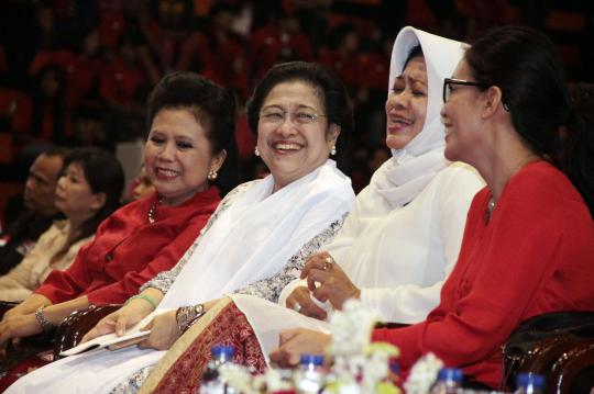 Megawati dan para kader peringati Hari Ibu di GOR Otista