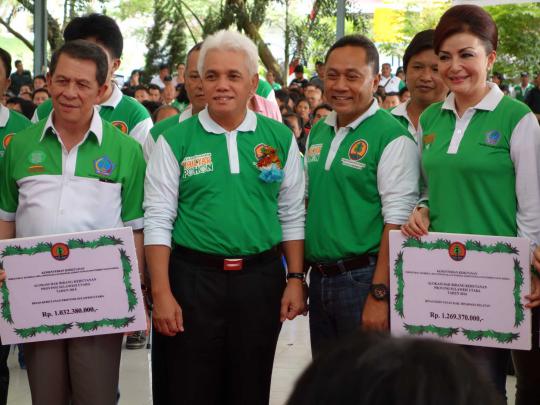 Ini bupati cantik dari Minahasa di acara tanam pohon