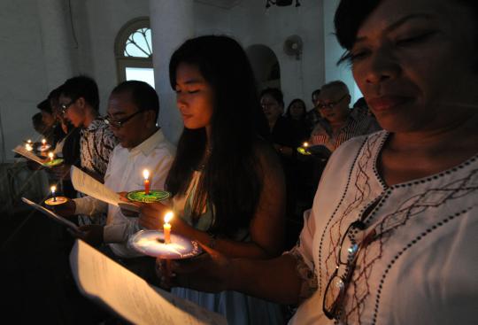 Ratusan lilin terangi misa malam Natal di Gereja Immanuel