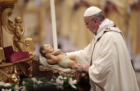 Paus Francis pimpin misa malam Natal di Vatikan