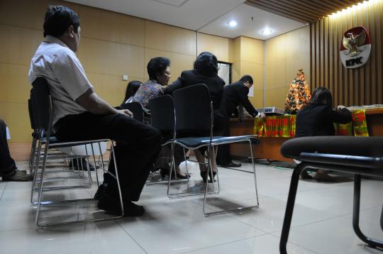 Didampingi keluarga, Hambit Bintih ikuti misa Natal di KPK