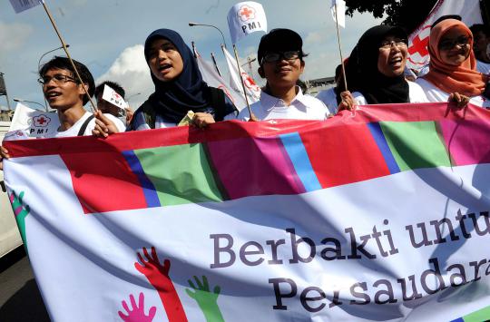 Aksi long march warnai peringatan Hari Relawan PMI 2013