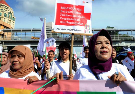 Aksi long march warnai peringatan Hari Relawan PMI 2013