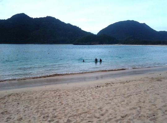 Pesona keindahan Pantai Lampuuk di Aceh