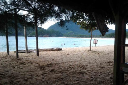 Pesona keindahan Pantai Lampuuk di Aceh