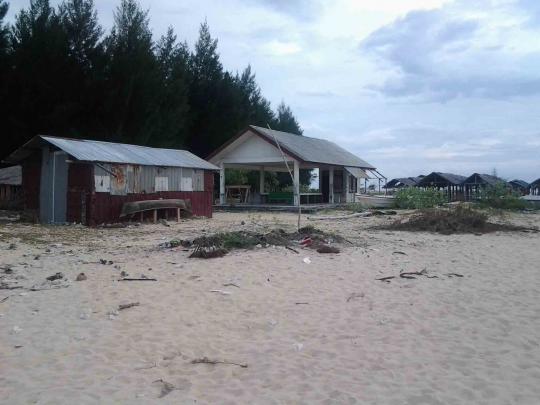 Pesona keindahan Pantai Lampuuk di Aceh