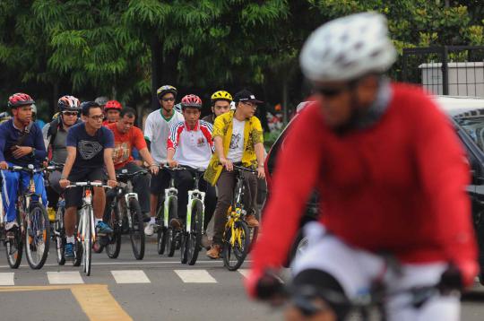 Mengintip kegiatan rutin Jokowi, bersepeda menuju kantor