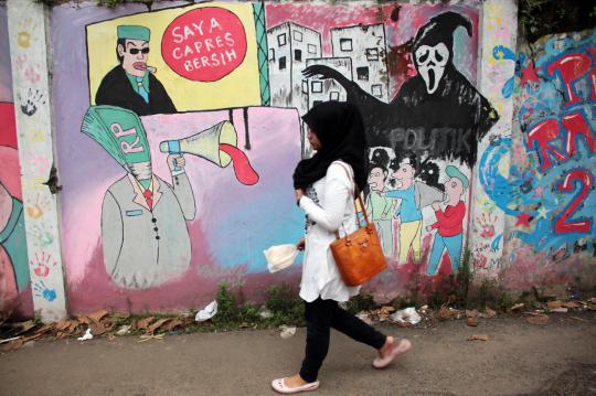 Mural di Ciputat sindir maraknya politik uang jelang Pemilu 2014