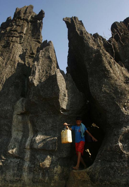Potret warga Pangkep Sulsel mencari air kehidupan di Karst Maros