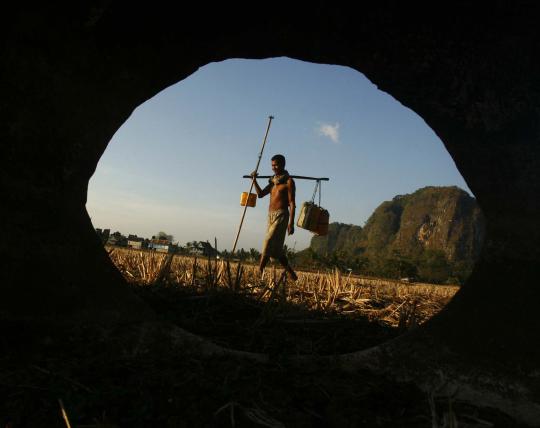 Potret warga Pangkep Sulsel mencari air kehidupan di Karst Maros