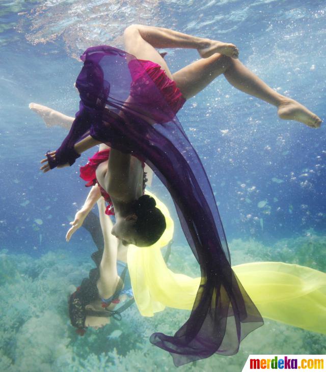 Underwater hanbok fashion show 69 Underwater hanbok fashion show 22