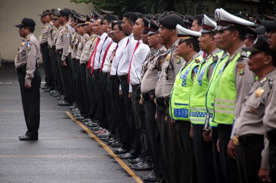 Kapolres Jakut beri penghargaan anggotanya yang berprestasi