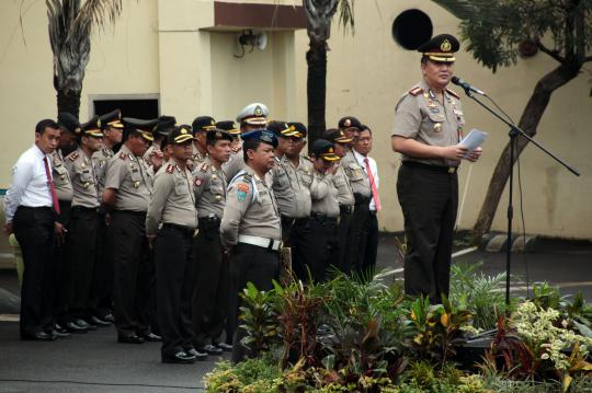 Kapolres Jakut beri penghargaan anggotanya yang berprestasi