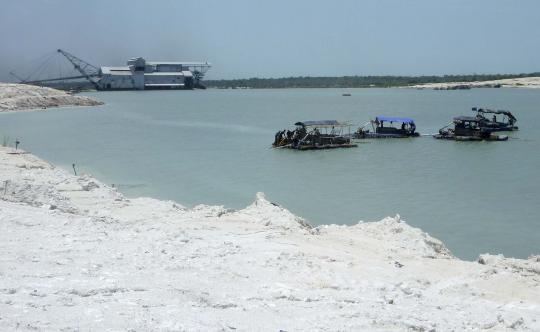 Mengintip aktivitas penambang timah ilegal di Pulau Bangka