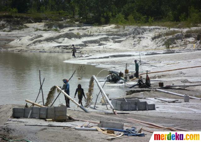Foto Mengintip aktivitas penambang timah ilegal di Pulau 