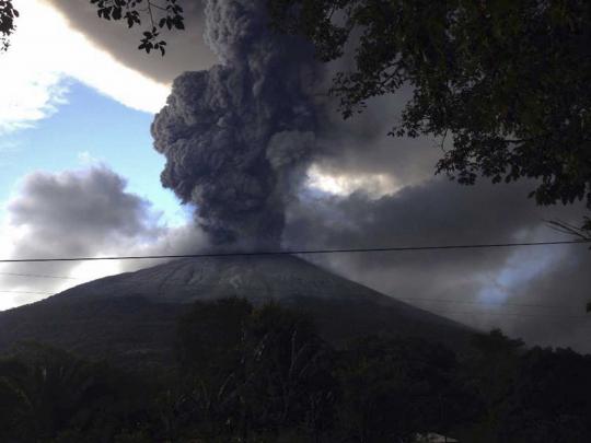 Letusan Gunung Chaparrastique paksa ribuan warga mengungsi