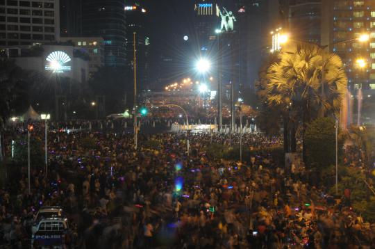 Kemeriahan warna-warni pesta kembang api sambut 2014 di HI