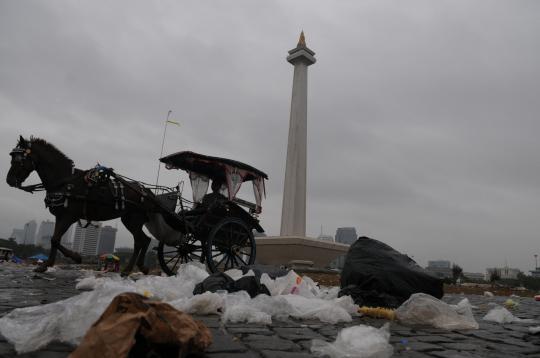 Sampah pasca-perayaan tahun baru 2014 