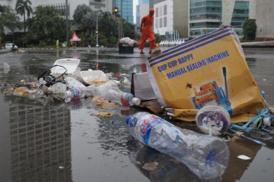 Sampah pasca-perayaan tahun baru 2014 