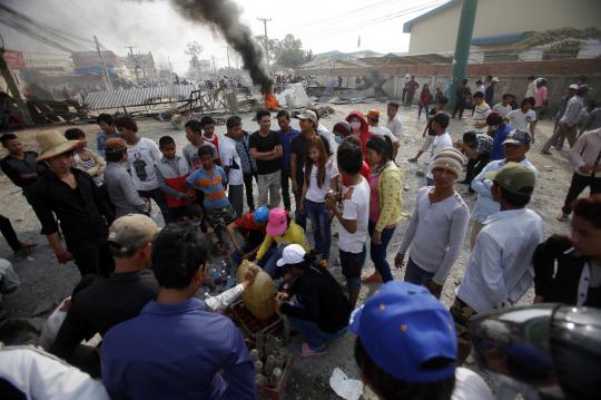 Bentrokan memanas di Kamboja, 3 buruh tewas ditembak