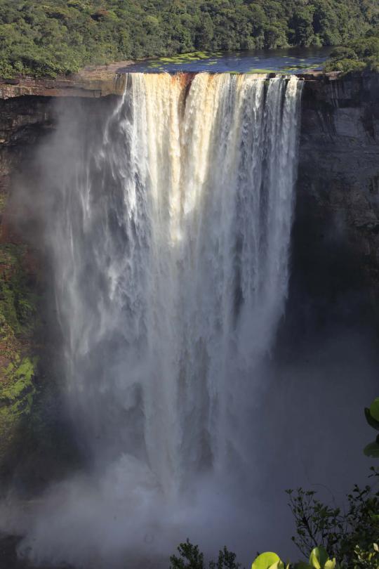 Menelusuri Kaieteur Falls, air terjun tertinggi di dunia