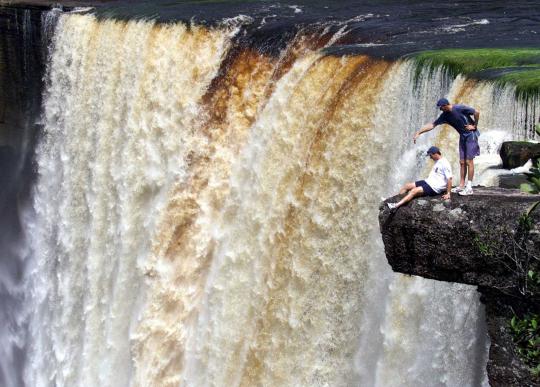 Menelusuri Kaieteur Falls, air terjun tertinggi di dunia