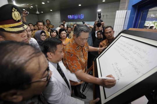 Presiden SBY tinjau pelaksanaan BPJS di Surabaya