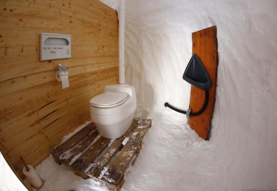 Menikmati nuansa dingin menginap di rumah Igloo di Jerman