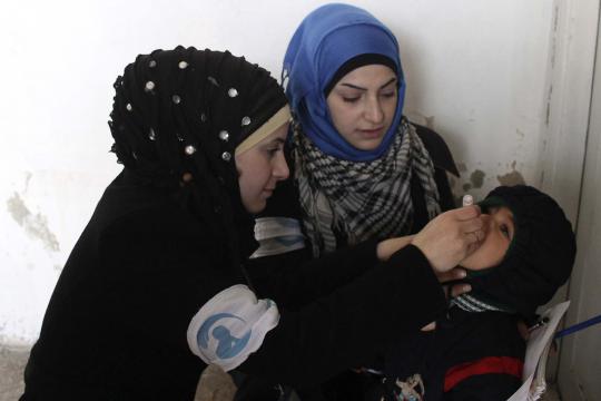 Kisah aktivis wanita beri vaksinasi polio kepada anak di Suriah
