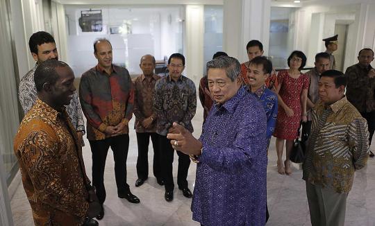 Presiden SBY sambut kedatangan Trofi Piala Dunia di Istana