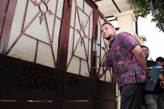 Mangkir dari panggilan, penyidik KPK datangi rumah Anas