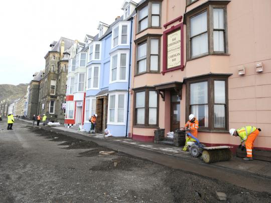 Yang tersisa pasca serangan ombak ganas di Inggris