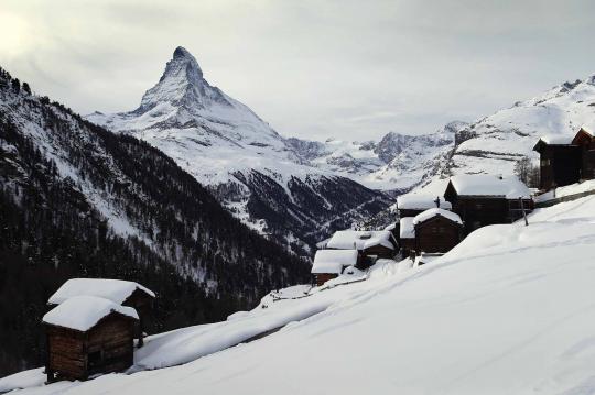 Nasib pemukiman di kaki Gunung Matterhorn saat musim salju