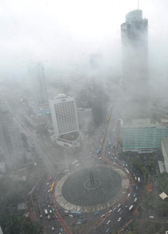 Kabut tebal selimuti Ibu Kota