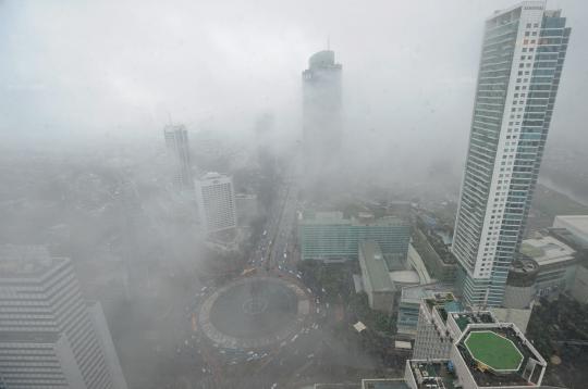 Kabut tebal selimuti Ibu Kota