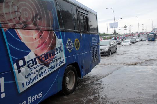 Banjir landa kawasan Grogol, arus lalu lintas macet