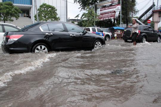 Banjir landa kawasan Grogol, arus lalu lintas macet