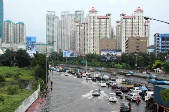 Banjir landa kawasan Grogol, arus lalu lintas macet