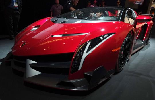 Kemewahan mobil masa depan Lamborghini V Roadster & Toyota FCV